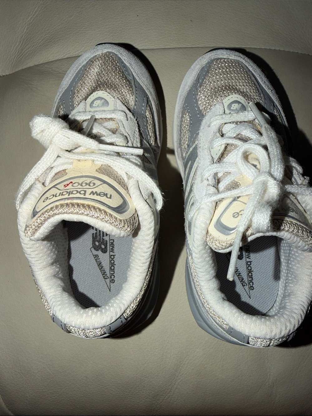 New Balance Kids 990v6 Sneakers in Gray and Cream - Picture 4 of 6